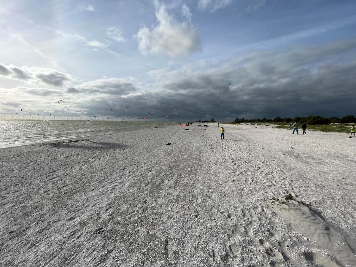 Family Home Grill, Beach, Relax - Workum Exteriör bild